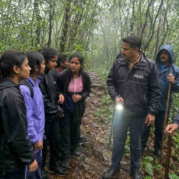 किल्ले रांगणागडावर विद्यार्थिनी भरकटल्या