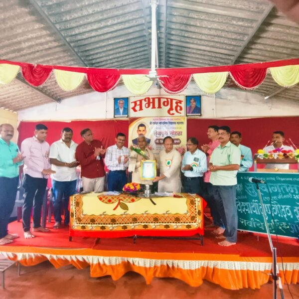 श्री रामेश्वर माध्यमिक विद्यालय तळगाव प्रशालेच्या दहावी परीक्षेतील गुणवंत विद्यार्थी सोहळा व शिक्षकेतर कर्मचारी श्री जंगले यांच्या सेवानिवृत्तीचा कार्यक्रम संपन्न