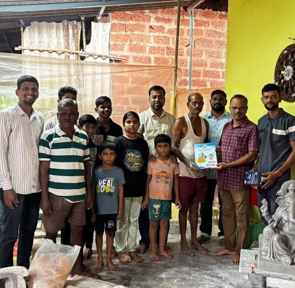 हळवल येथील लिंगेश्वर युवा कला क्रीडा मंडळाच्या माध्यमातून मूर्तिकारांचा सन्मान