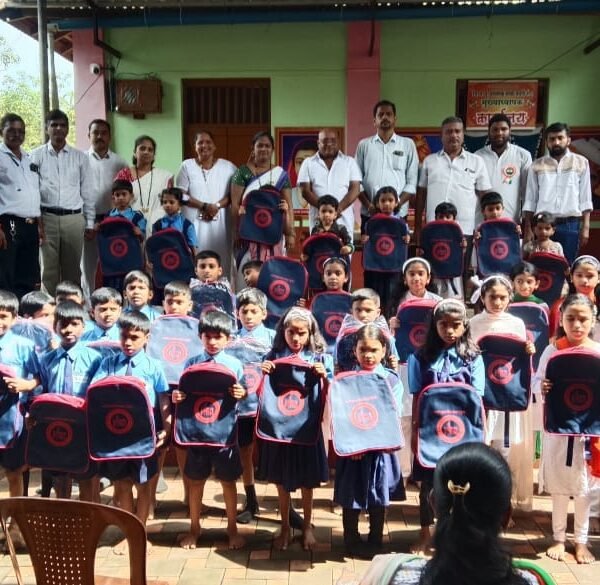 कवठी जिल्हा परिषद शाळा क्रमांक १ या शाळेत स्वांतंत्र्यदिनानिमित्त शैक्षणिक साहित्याचे वाटप…