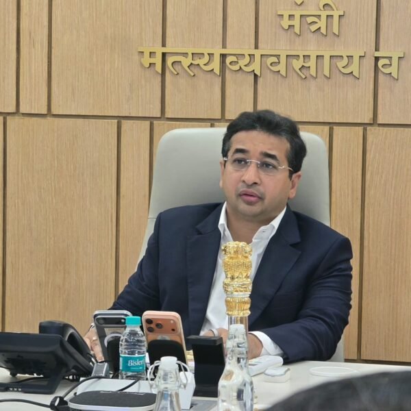गणेशोत्सवापूर्वी सिंधुदुर्गातील रस्त्यांची दुरुस्ती तातडीने पूर्ण करा