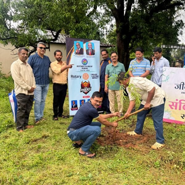 कुडाळ शहरातील सार्वजनिक स्मशानभूमीमध्ये वृक्षारोपण व काळप नाका ते गुलमोहर हॉटेलपर्यंत स्वच्छता अभियान