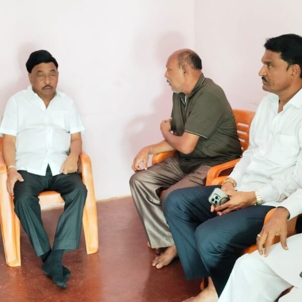 खासदार नारायण राणे यांनी केले कै. सरोज परब यांच्या कुटुंबियांचे सांत्वन