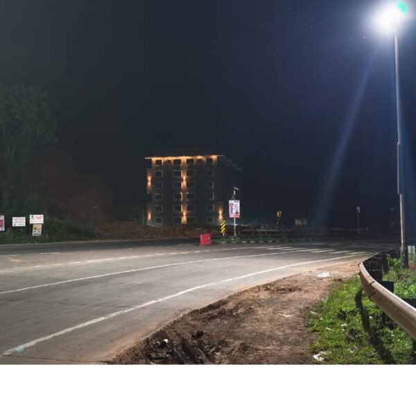 हळवल फाट्यावरील अपघाती वळण अखेर हायमास्टने उजळले