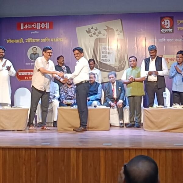 पत्रकार विकास गावकर यांना ‘मुक्तपीठ सन्मान २०२६’; माजी मुख्यमंत्री पृथ्वीराज चव्हाण यांच्या हस्ते पुरस्कार प्रदान