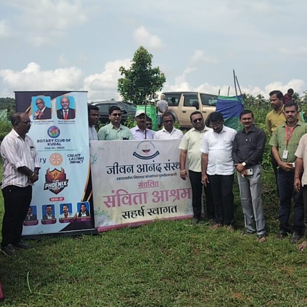 पाणी अडवा… पाणी जिरवा संकल्पनेतून जिल्हा परिषद सिंधुदुर्गच्या पुढाकारातून अणाव येथे साकारला सिंधुदुर्ग जिल्ह्यातील या वर्षीचा पहिला कच्चा बंधारा