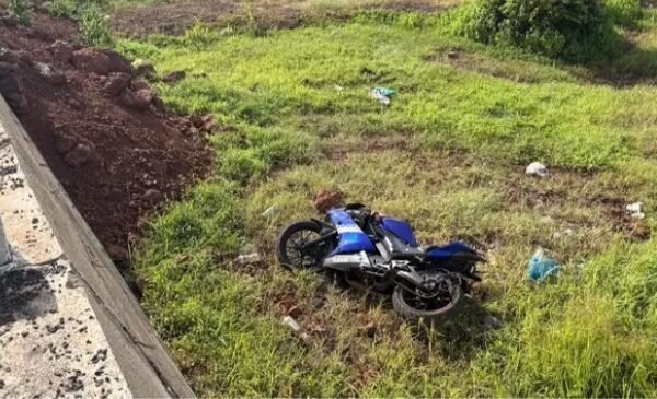 मालवण देवली पुलाजवळ भीषण अपघात