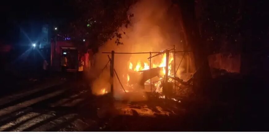 कुडाळमध्ये दुचाकी गॅरेजला अचानक आग