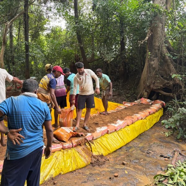 शेटकरवाडीत वनराई बंधाऱ्याच्या कामाला उत्स्फूर्त प्रतिसाद.